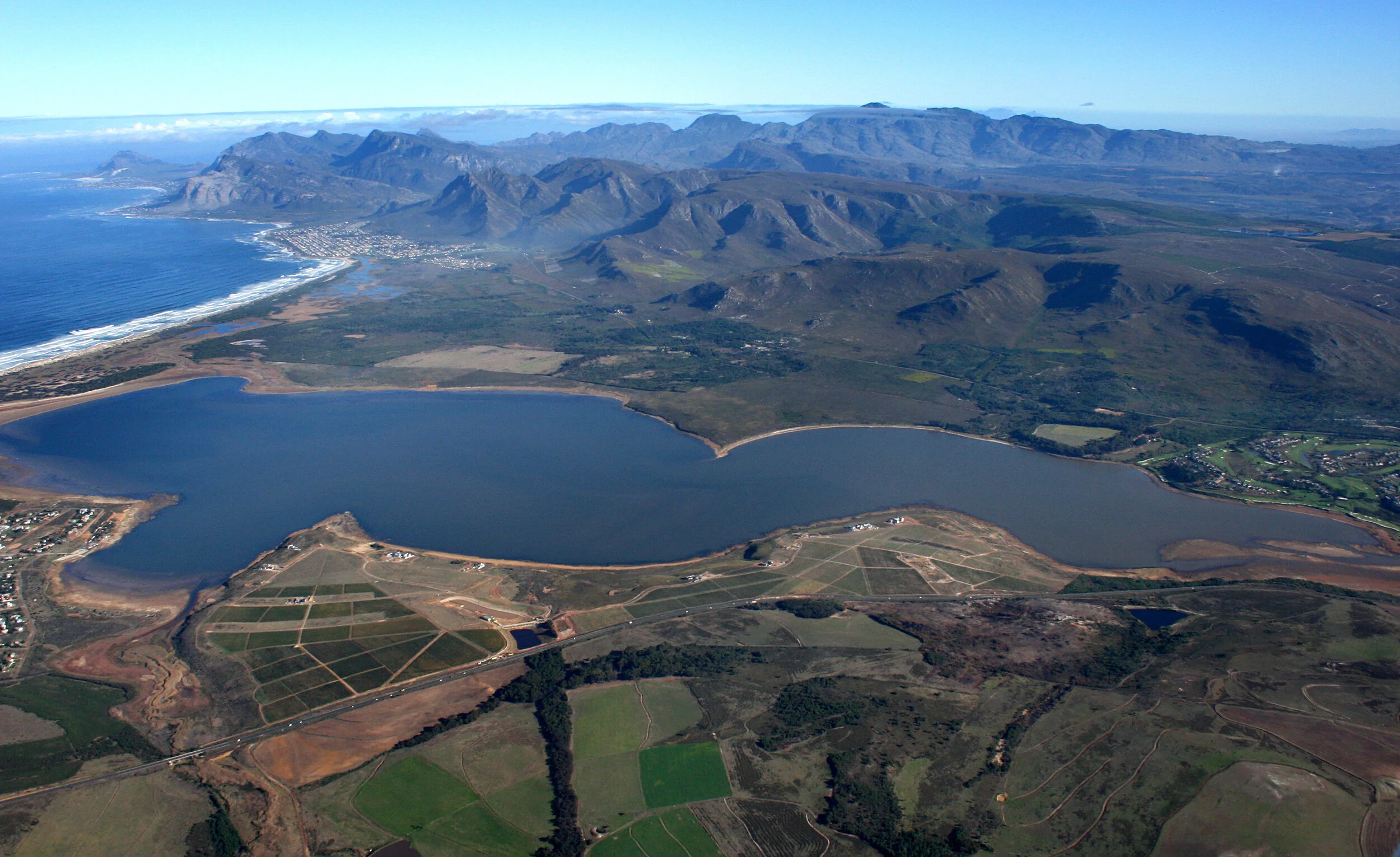Benguela Cove vineyard and estate — image 8
